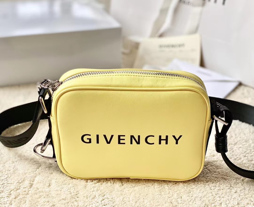 Gienvchy_Waist_Bag-16x11